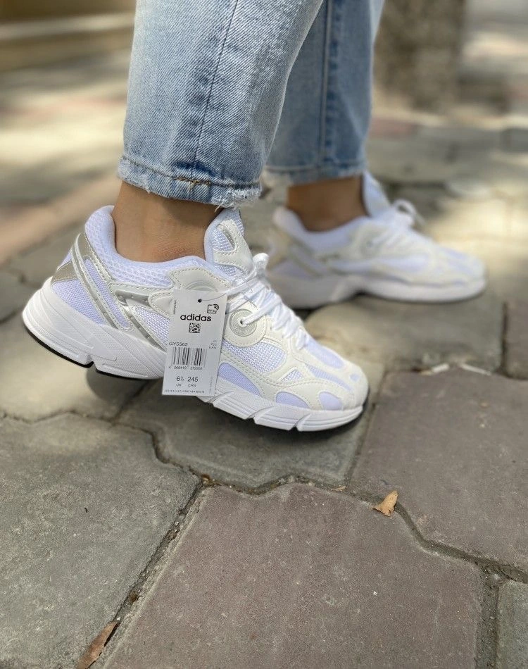 Adidas Astir disponible en el catálogo KindMind