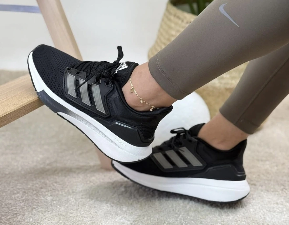 Adidas EQ21 disponible en el catálogo KindMind